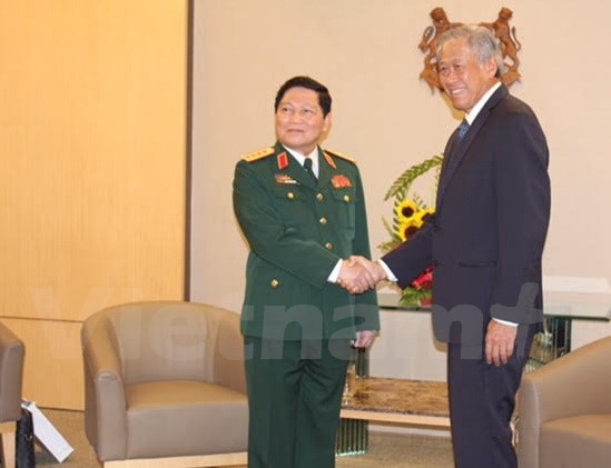 Вьетнам и Сингапур расширяют сотрудничество в области обороны - ảnh 1