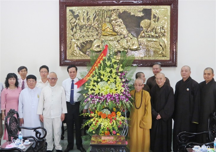Во Вьетнаме отмечается 2561-я годовщина со дня рождения Будды - ảnh 1