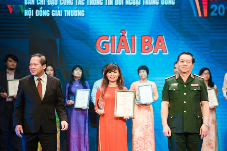 Журналисты радио «Голос Вьетнама» с увлечением занимаются внешним информированием - ảnh 2