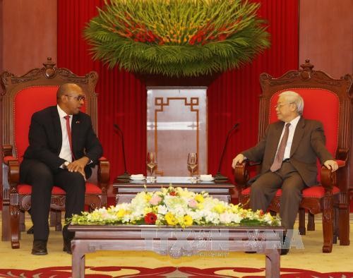 Генеральный секретарь ЦК КПВ Нгуен Фу Чонг принял посла Кубы во Вьетнаме - ảnh 1