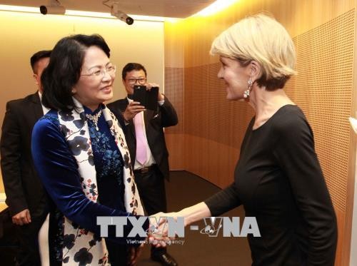 Вице-президент СРВ Данг Тхи Нгок Тхинь встретилась с главой МИД Австралии - ảnh 1