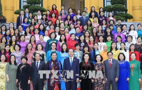 Президент СРВ Чан Дай Куанг встретился с женщинами-депутатами парламента - ảnh 1