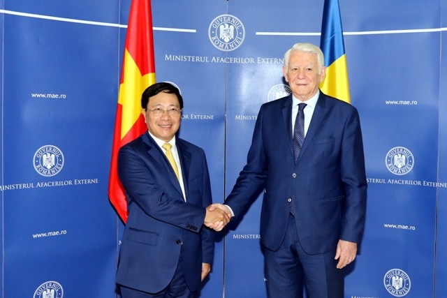 Вице-премьер, глава МИД Вьетнама совершает официальный визит в Румынию - ảnh 1