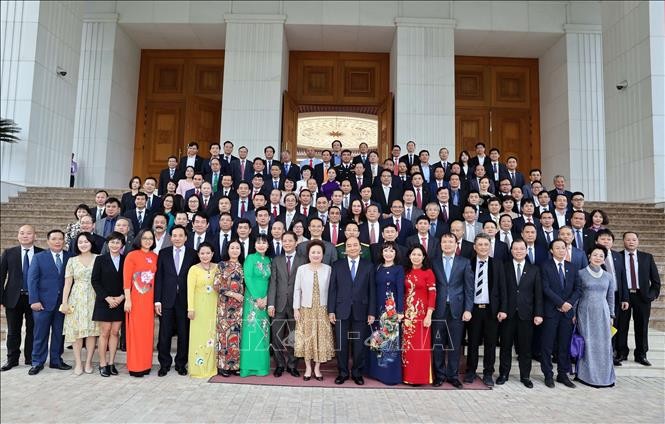 Премьер-министр Вьетнама принял представителей предприятий-лауреатов премии «Национальный бренд - 2020» - ảnh 1
