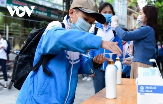 За последние сутки во Вьетнаме зарегистрировано 3 619 случаев заражения коронавирусом - ảnh 1