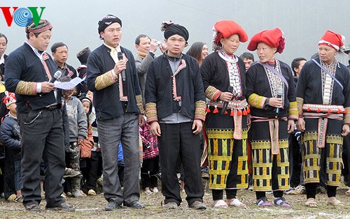 เทศกาลของชนเผ่า Dao แดง ณ เมือง Sapa   จังหวัด Lào Cai - ảnh 2