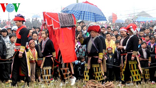 เทศกาลของชนเผ่า Dao แดง ณ เมือง Sapa   จังหวัด Lào Cai - ảnh 5