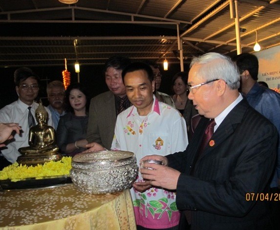การพบปะสังสรรค์มิตรภาพและอวยพรปีใหม่๔ประเทศลาว ไทย กัมพูชาและพม่า - ảnh 5