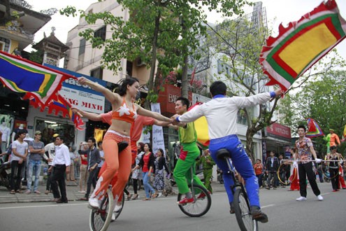 งานเทศกาลแห่งศิลปะวัฒนธรรมบนถนนในงานเฟสทีเวิลเว้2012 - ảnh 9
