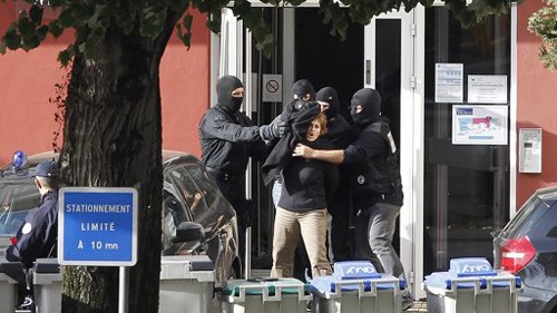 ตำรวจฝรั่งเศสจับกุมตัวผู้ต้องสงสัยว่าเป็นผู้นำของกลุ่มก่อการร้าย ETA   - ảnh 1
