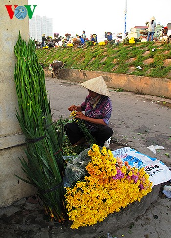 ตลาดดอกไม้ Quảng An ของกรุงฮานอย - ảnh 7