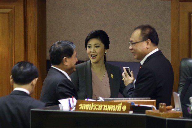 นายกรัฐมนตรีไทยผ่านการลงคะแนนไม่ไว้วางใจในสภา - ảnh 1