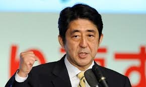 นาย ชินโซ อาเบะได้รับเลือกดำรงตำแหน่งนายกรัฐมนตรีคนใหม่ของญี่ปุ่น - ảnh 1