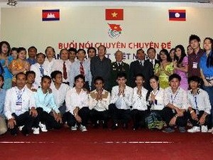 การพบปะมิตรภาพระหว่างเยาวชน เวียดนาม ลาวและกัมพูชา - ảnh 1