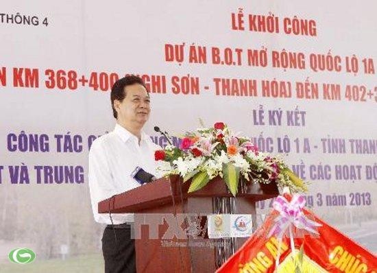 นายกรัฐมนตรีNguyễn Tấn Dũng เข้าร่วมพิธิเปิดโครงการยกระดับและขยายทางหลวงหมายเลข ๑เอ  - ảnh 1
