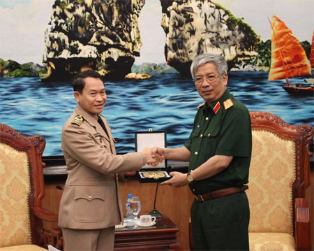 รัฐมนตรีช่วยว่าการกระทรวงกลาโหมเวียดนามให้การต้อนรับคณะทูตทหารไทย - ảnh 1