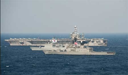 สาธารณรัฐเกาหลี สหรัฐและญี่ปุ่นจัดการซ้อมรบทหารเรือร่วม - ảnh 1