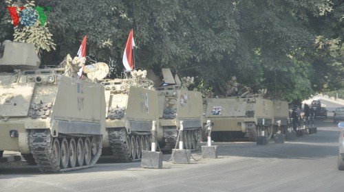 อียิปต์เพิ่มการรักษาความมั่นคงก่อนการเปิดพิจารณาคดีประธานาธิบดีที่ถูกโค่นล้ม โมฮัมเหม็ด มอร์ซี - ảnh 1