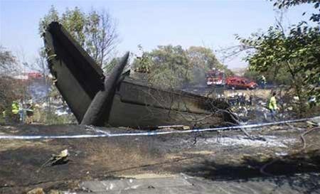 มีผู้เสียชีวิต๕๐คนจากอุบัติเหตุเครื่องบินตกที่ประเทศรัสเซีย  - ảnh 1