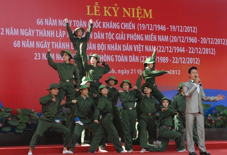 กิจกรรมฉลองวันลุกขึ้นสู้ทั่วประเทศและวันก่อตั้งกองทัพประชาชนเวียดนาม - ảnh 1