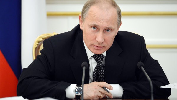 ประธานาธิบดีรัสเซียอ่านสาส์นนเกี่ยวกับการผนวกรวมไครเมียเป็นส่วนหนึ่งของรัสเซีย - ảnh 1
