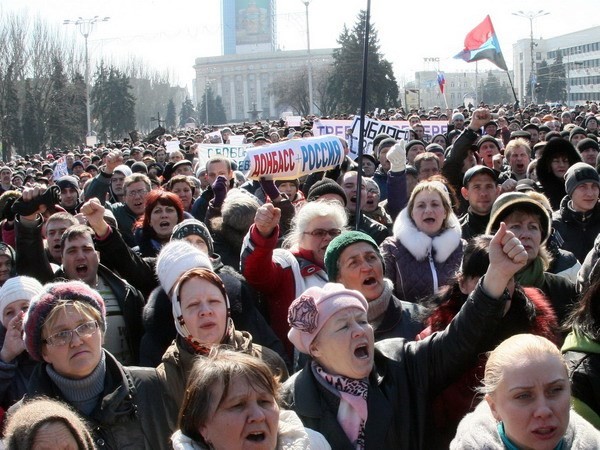 ประชาชนภาคตะวันออกยูเครนปฏิเสธไม่เลื่อนการทำประชามติออกไป - ảnh 1