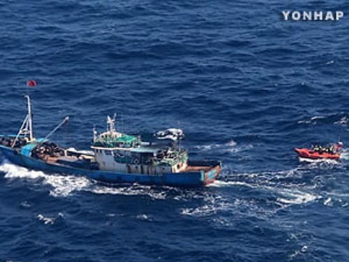 เรือประมงจีนเพิ่มกิจกรรมการจับปลาอย่างผิดกฎหมายในเขตน่านน้ำของสาธารณรัฐเกาหลี - ảnh 1