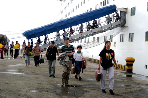 เวียดนามและฟิลิปปินส์ร่วมมือการพัฒนาการท่องเที่ยวด้วยเรือสำราญ - ảnh 1
