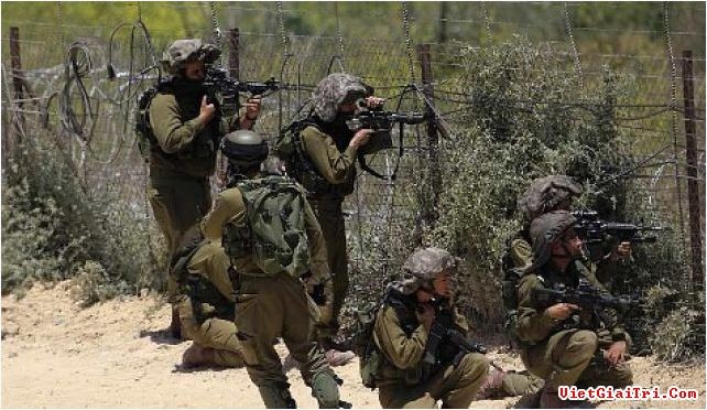 คณะรัฐมนตรีอิสราเอลระดมกำลังสำรอง๔หมื่นนายเพื่อทำการโจมตีฉนวนกาซ่า - ảnh 1