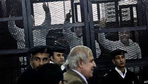 อียิปต์ตัดสินจำคุกผู้สนับสนุนประธานาธิบดีที่ถูกโค่นล้ม โมฮัมเหม็ด มอร์ซีรวม๓๔คน - ảnh 1