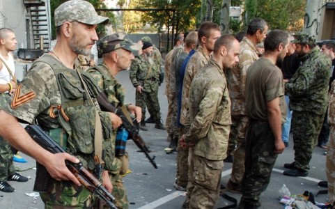 รัฐบาลและกองกำลังฝ่ายค้านในยูเครนแลกเปลี่ยนผู้ที่ถูกจับกุม - ảnh 1