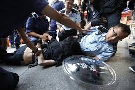 ตำรวจฮ่องกงจับกุมตัวผู้ชุมนุม๘คน - ảnh 1