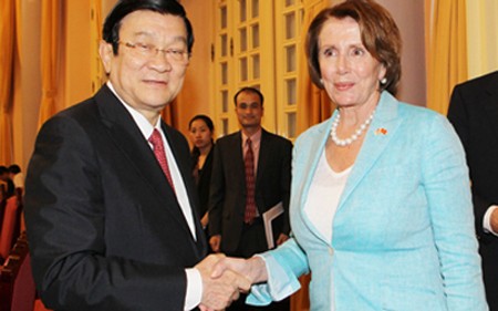 บรรดาผู้นำรัฐบาลเวียดนามให้การต้อนรับผู้นำของพรรคเดโมแครตในสภาล่างสหรัฐ - ảnh 1