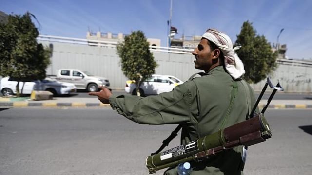 กองกำลังฮูธิบุกยึดทำเนียบประธานาธิบดีเยเมน - ảnh 1