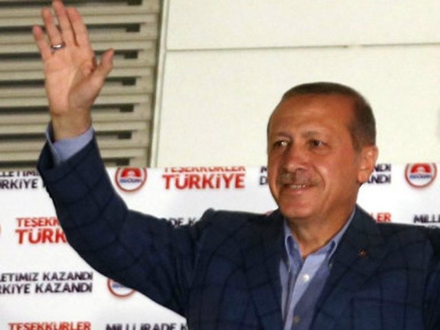 ประธานาธิบดีตุรกียอมรับใบลาออกจากตำแหน่งของคณะรัฐมนตรี - ảnh 1