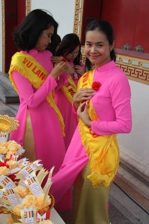 ชาวเวียดนามที่อาศัยในประเทศไทยจัดเทศกาลวูลาน - ảnh 5