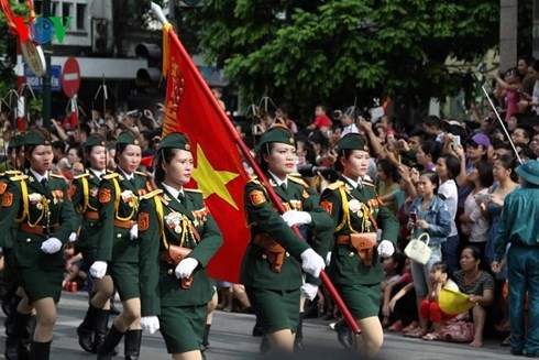 บรรยากาศในวันฉลองครบรอบ๗๐ปีวันชาติเวียดนามในกรุงฮานอย - ảnh 8