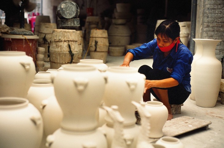 หมู่บ้านศิลปาชีพเวียดนามก่อนการผสมผสานเข้ากับกระแสเศรษฐกิจโลก - ảnh 1