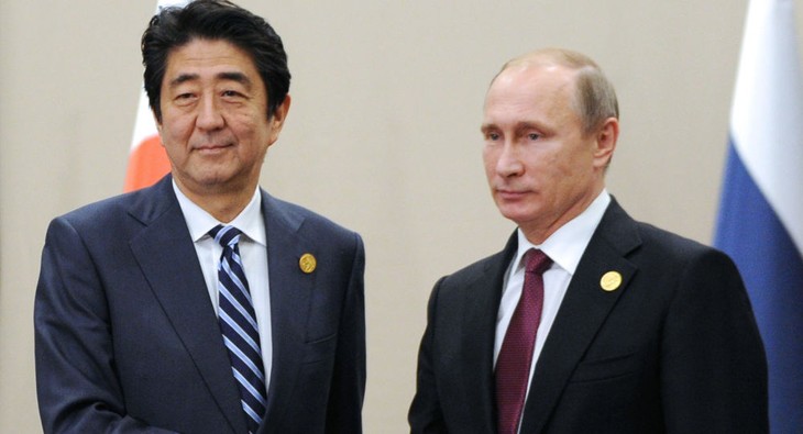 ผู้นำรัสเซียและญี่ปุ่นหารือเกี่ยวกับปัญหาระหว่างประเทศที่ให้ความสนใจร่วมกัน - ảnh 1
