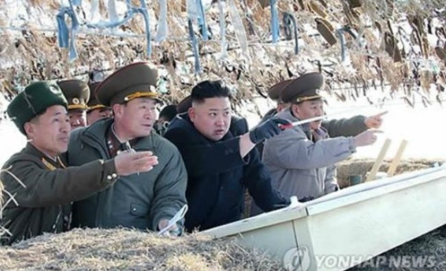 ผู้นำสาธารณรัฐประชาธิปไตยประชาชนเกาหลีชมการซ้อมรบของกองทัพ - ảnh 1