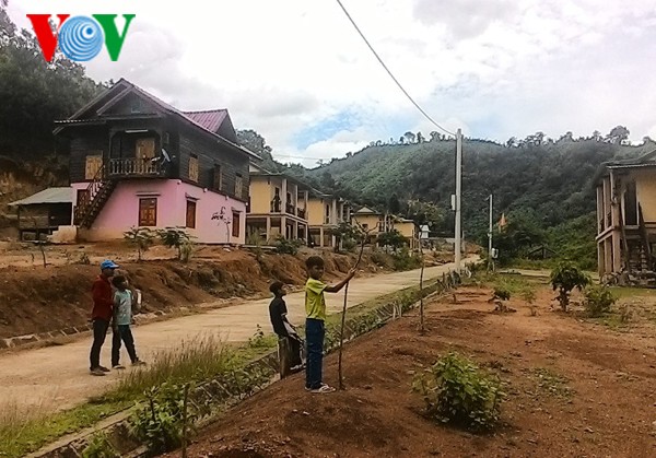 กาตัง-หมู่บ้านตั้งถิ่นฐานใหม่นำร่องในจังหวัดกว๋างจิ - ảnh 2