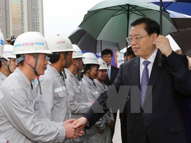 ประธานคณะกรรมาธิการสภาผู้แทนประชาชนจีนลงพื้นที่ตรวจสอบโครงการก่อสร้างหอประชุมมิตรภาพเวียดนาม-จีน   - ảnh 1