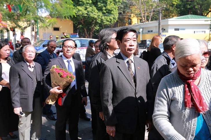ผู้นำและประชาชนเวียดนามร่วมไว้อาลัยท่าน ฟิเดล คาสโตร ผู้นำคิวบา ณ กรุงฮานอย - ảnh 12