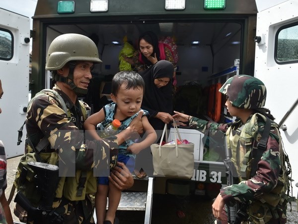 ฟิลิปปินส์ประกาศหยุดยิงเพื่อมนุษยธรรมในเมืองมาราวี - ảnh 1