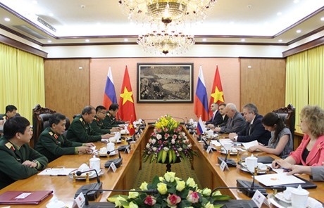เวียดนามให้ความสำคัญต่อความสัมพันธ์หุ้นส่วนในทุกด้านกับรัสเซีย - ảnh 1