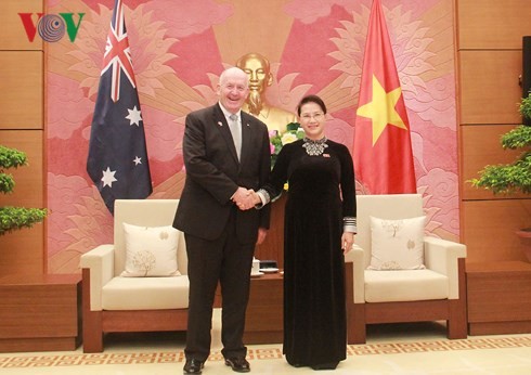 ผู้นำเวียดนามพบปะกับผู้สำเร็จราชการแห่งเครือรัฐออสเตรเลีย  - ảnh 2
