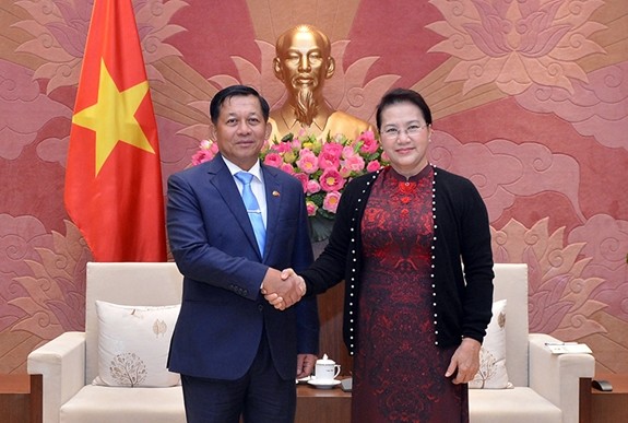 ประธานสภาแห่งชาติเวียดนามให้การต้อนรับผู้บัญชาการกองกำลังติดอาวุธเมียนมาร์  - ảnh 1
