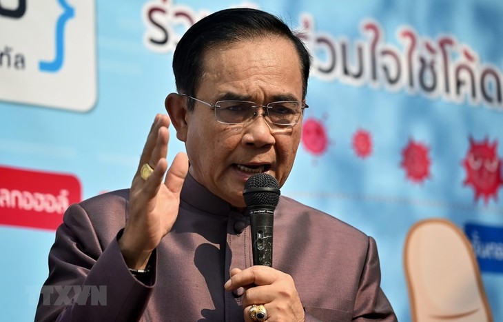 นายกรัฐมนตรีไทยเรียกร้องให้บรรดามหาเศรษฐีร่วมกับรัฐบาลฝ่าวิกฤติโควิด-19 - ảnh 1