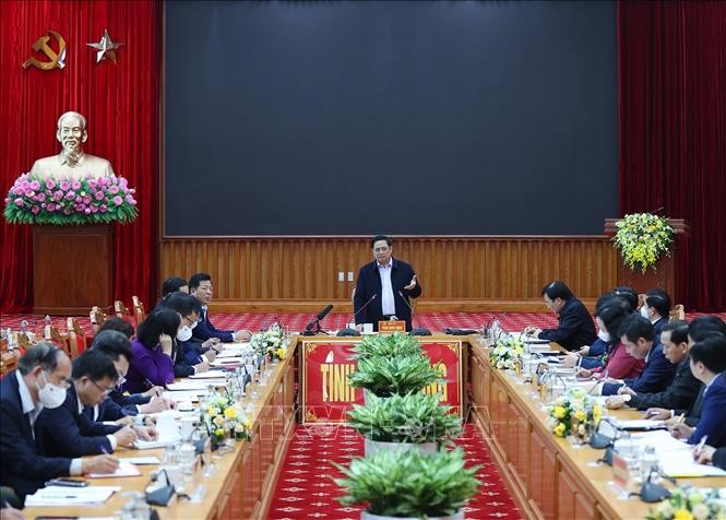  นายกรัฐมนตรี ฝามมิงชิ้ง กำชับให้จังหวัดกาวบั่งพัฒนาเศรษฐกิจจุดผ่านแดนและการท่องเที่ยว - ảnh 1