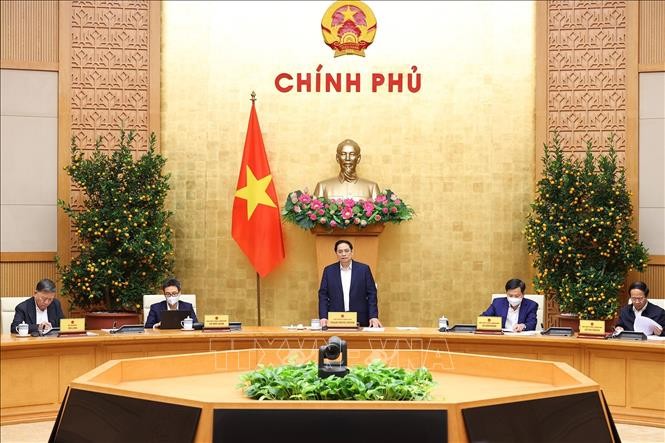 นายกรัฐมนตรี ฝามมิงชิ้งเป็นประธานในการประชุมของรัฐบาลประจำเดือนมกราคม - ảnh 1